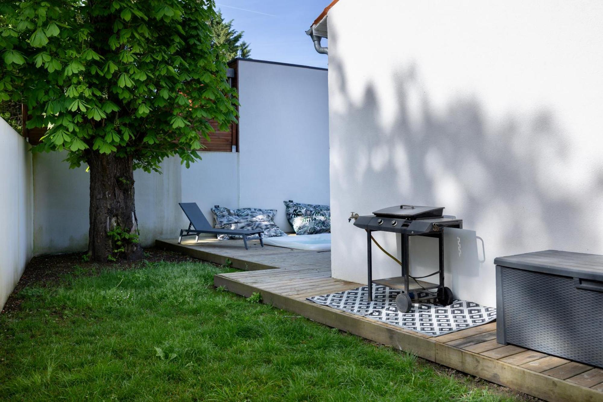 Maison T4 Climatisee Avec Jacuzzi A Lagord Extérieur photo