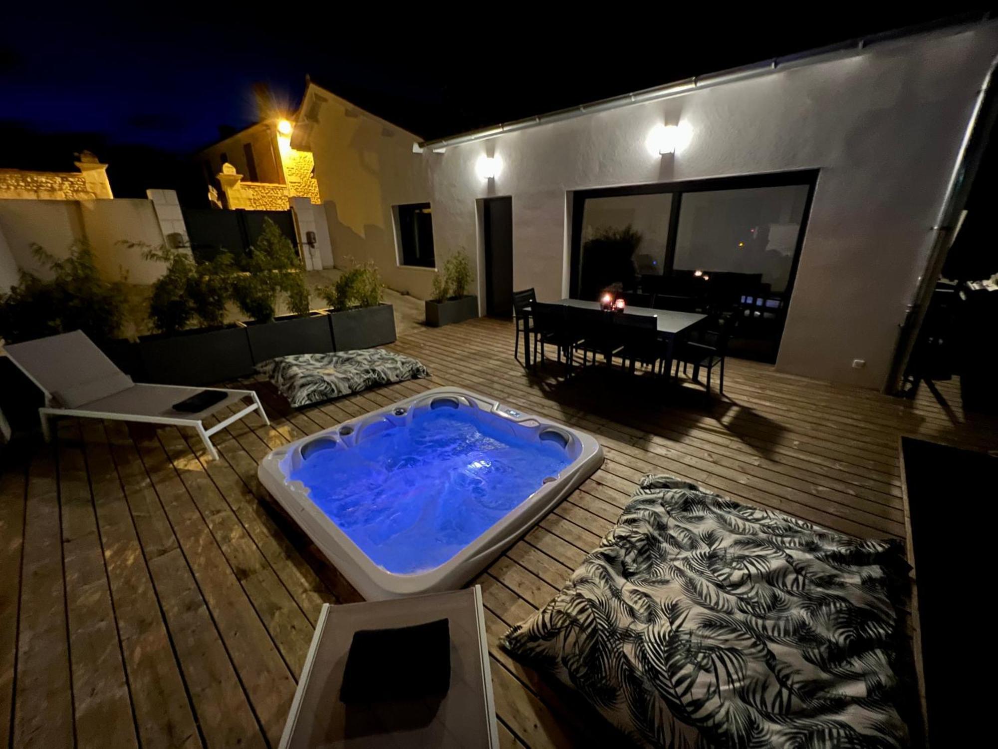 Maison T4 Climatisee Avec Jacuzzi A Lagord Extérieur photo