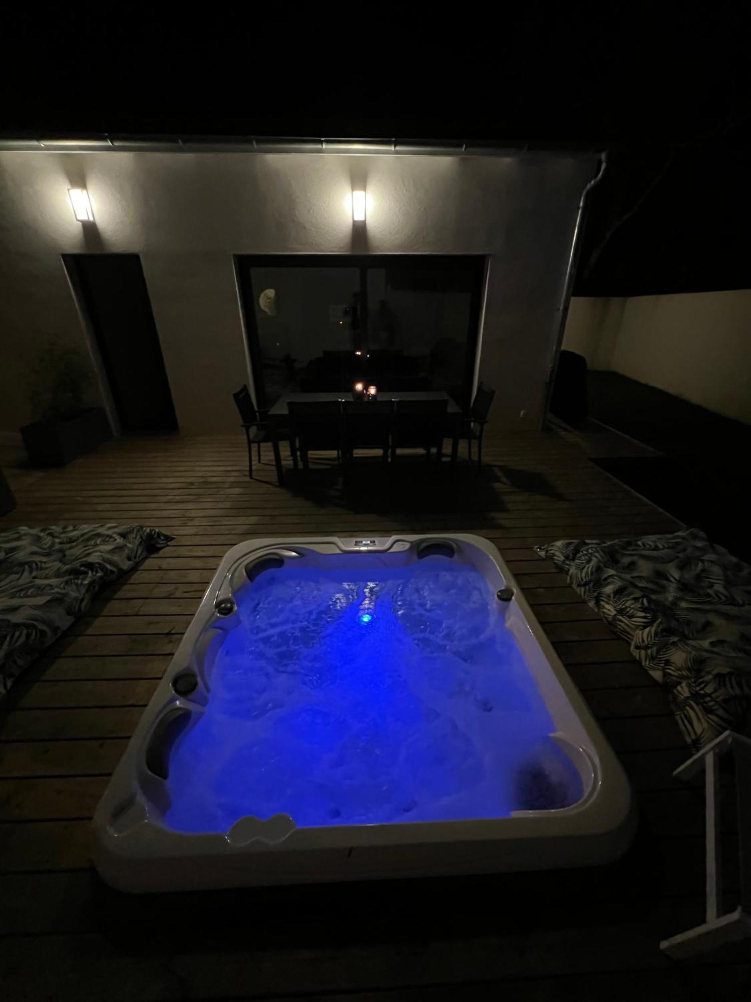 Maison T4 Climatisee Avec Jacuzzi A Lagord Extérieur photo