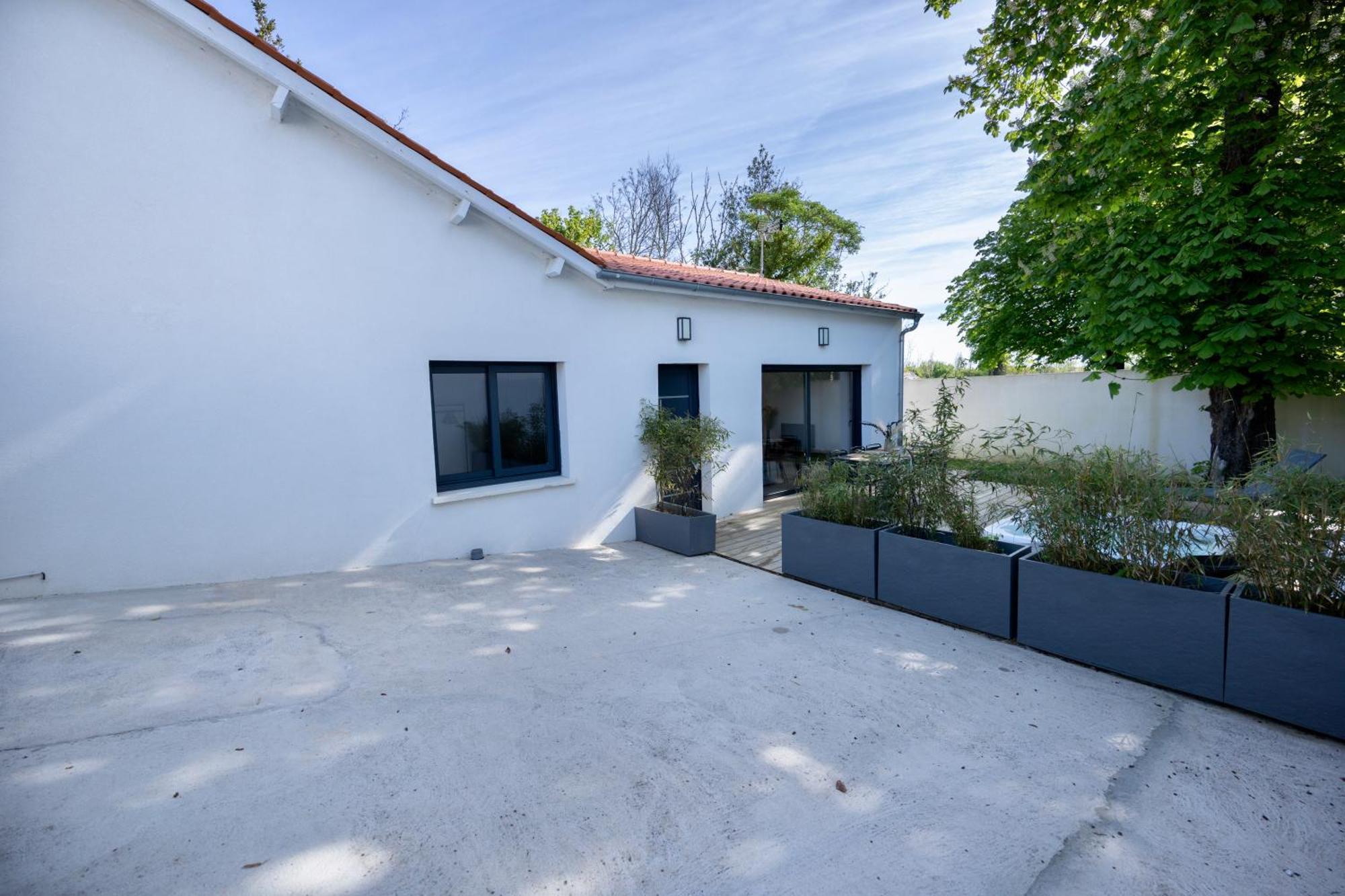 Maison T4 Climatisee Avec Jacuzzi A Lagord Extérieur photo