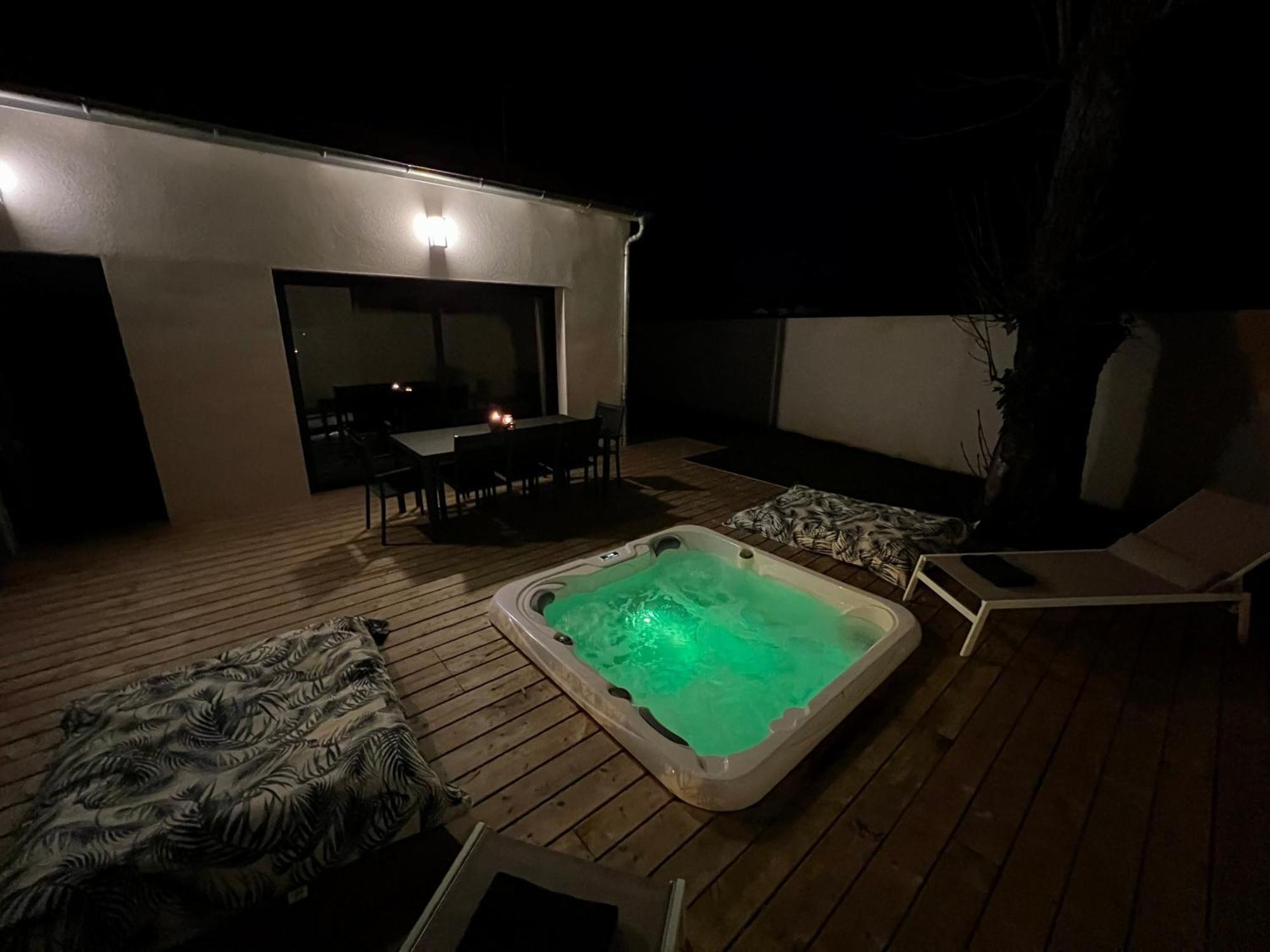 Maison T4 Climatisee Avec Jacuzzi A Lagord Extérieur photo